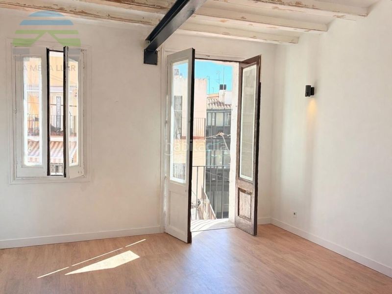 Foto a98b540b-9f44-48ce-8726-2636867719c9. Pis a Raval Barcelona