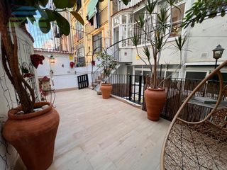 Pis  Calle margarit. Piso con terraza