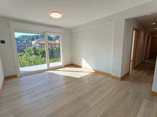 Miete Etagenwohnung in N/a. Piso recién reformado sin amueblar