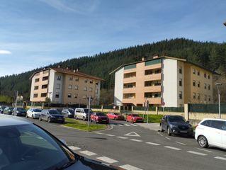 Etagenwohnung  Padura kalea 13. Amplio piso+terraza+garaje+trastero