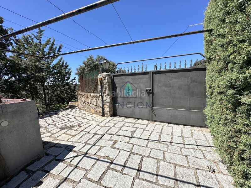 Foto 39976859-8506-421d-9f59-f2cedeff78cf. Xalet amb xemeneia calefacció aparcament piscina a Valdemorillo
