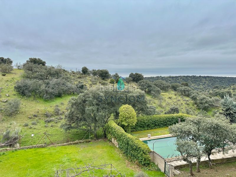 Foto 4d29aebb-c7b0-4d76-8463-9360add60599. Xalet amb xemeneia calefacció aparcament piscina a Valdemorillo