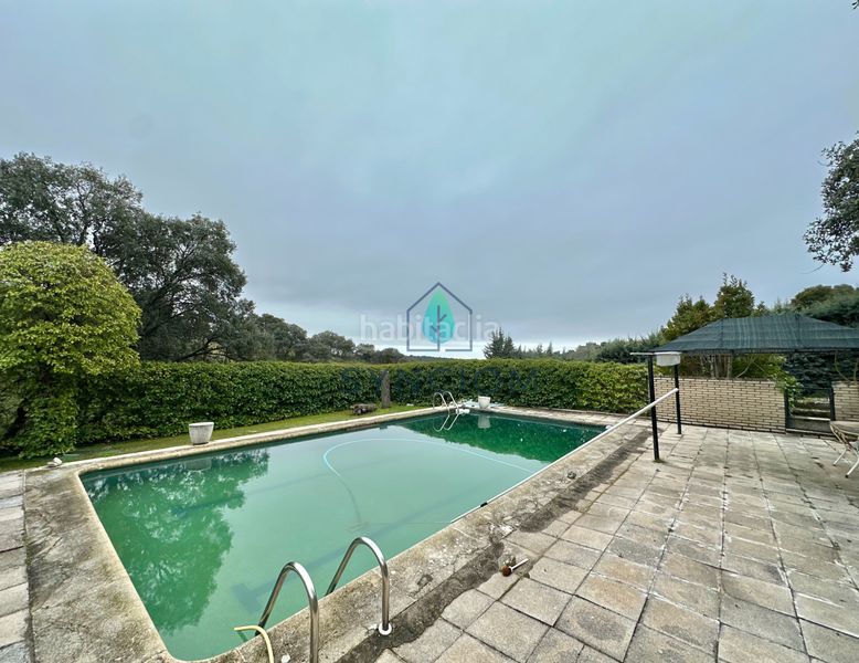 Foto 5098c9fb-1761-4a01-96bb-07105022679d. Xalet amb xemeneia calefacció aparcament piscina a Valdemorillo