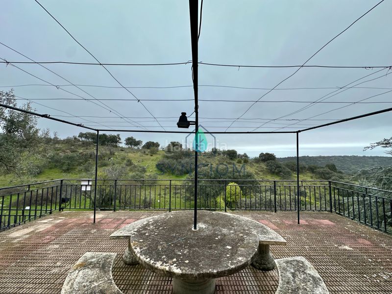 Foto e80e244e-5891-4ead-9aa3-d596d80e51d0. Xalet amb xemeneia calefacció aparcament piscina a Valdemorillo
