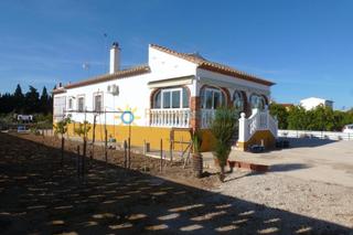Chalet à Oliva Pueblo. Se vende chalet en playa de oliva