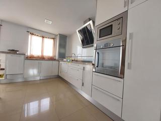 Casa aparellada a Oliva Pueblo. Adosado de venta en la playa de oliva