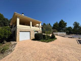 Xalet a Bocairent. Chalet con piscina situado a 15 km de bocairent