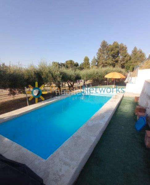 Foto 30b9faa7-19b6-4534-b40c-278e2e27be3d. Chalet avec cheminée parking piscine dans Sant Rafael Ontinyent