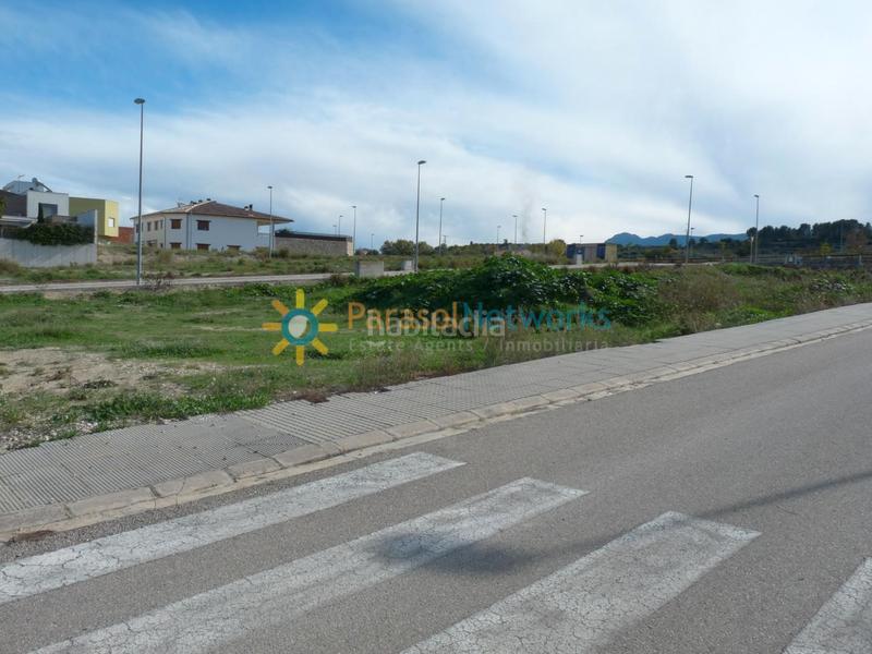 Foto c8443ef4-30e9-476b-8ba4-fcf241475a72. Residential plot in Montaverner