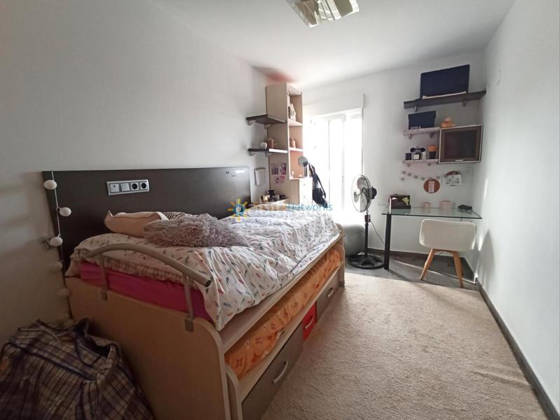 Foto b89ac296-073d-4f8b-b617-d05d07238973. Apartament amb aparcament a Oliva pueblo Oliva