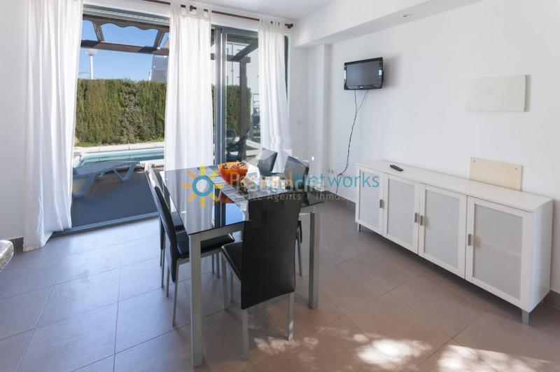 Foto 7a45d951-d4e3-4c06-9874-470323d2c1b2. Rent semi detached house with parking pool in Oliva nova Oliva