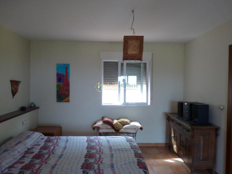 Foto 252104a9-0429-4d82-ae95-9a16f25fa6cc. Chalet mit heizung parking in Oliva pueblo Oliva