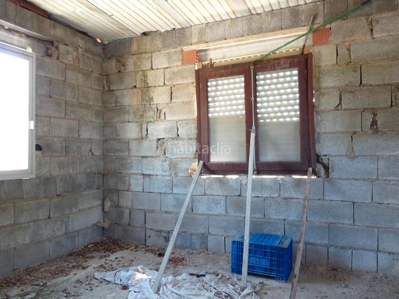 Foto 1721e78e-355b-4bd3-af42-2a87da3aadee. Masia amb xemeneia aparcament a Pego