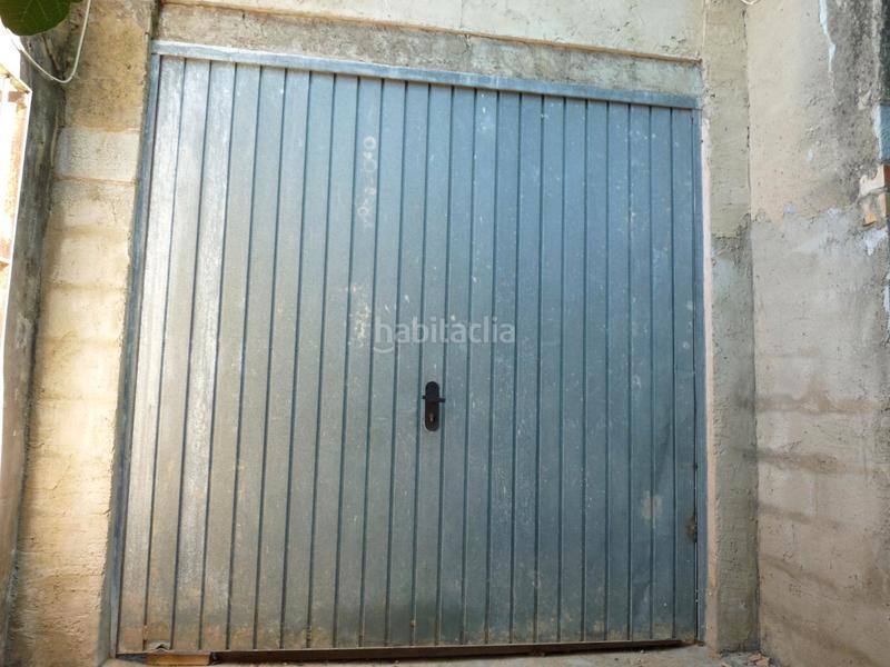 Foto 7fff5a1e-49b8-4933-8e96-ef3802f1fcf4. Masia amb xemeneia aparcament a Pego