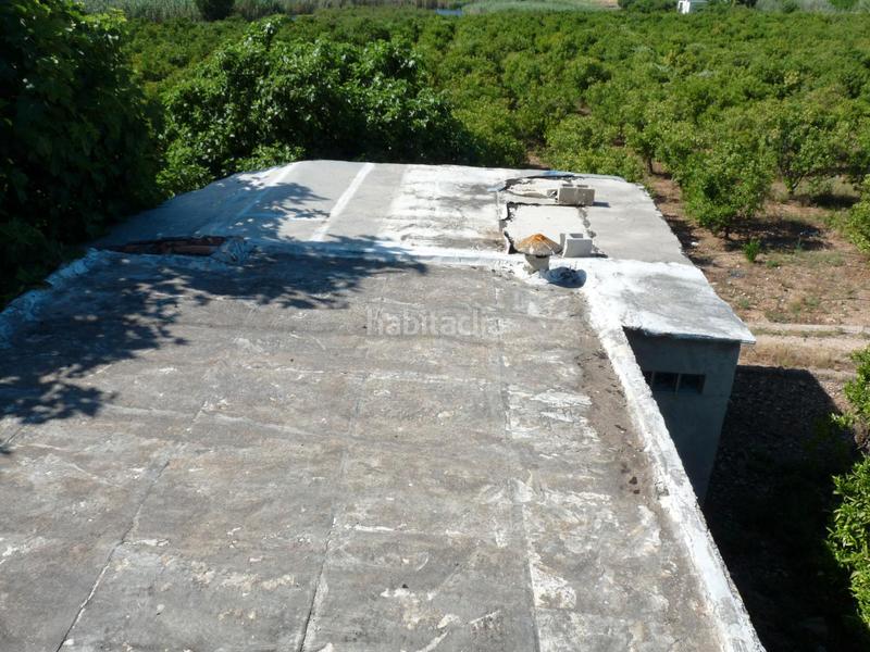 Foto ca2149e7-82b4-45ee-8d96-ac40a8a82b8f. Masia amb xemeneia aparcament a Pego