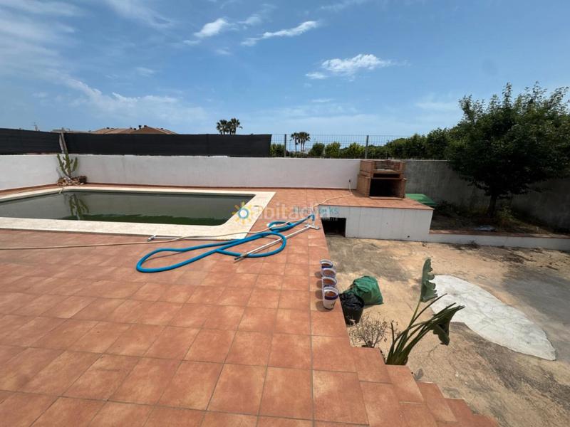 Foto 67a21bda-01b8-460b-8d60-ef50f0531563. Chalet mit parking pool in Piles