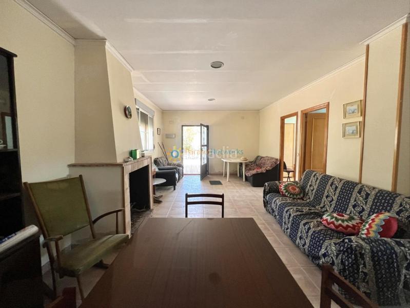 Foto 9fa51962-9d81-4ce3-80eb-1f5f56064eee. Xalet amb xemeneia aparcament a Alfarrasí