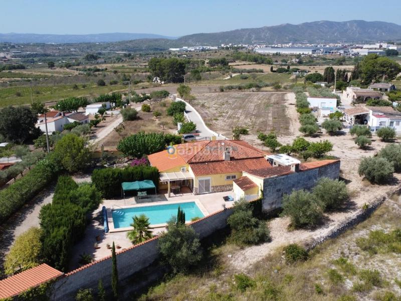 Foto 0609286d-0dc4-4d56-a647-7f954175a064. Chalet avec cheminée piscine dans Olleria (l´)