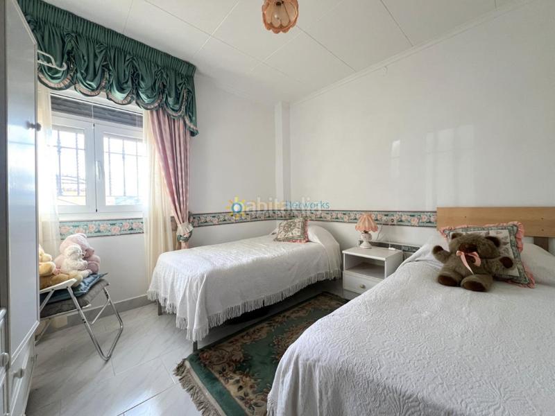 Foto a0df047d-b35d-4e12-b3a7-b9f5d40236a3. Chalet avec cheminée piscine dans Olleria (l´)