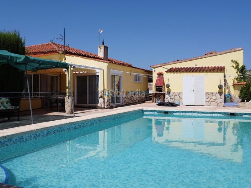 Foto b24586c6-3c9d-406c-9159-5b787a8c8206. Chalet avec cheminée piscine dans Olleria (l´)