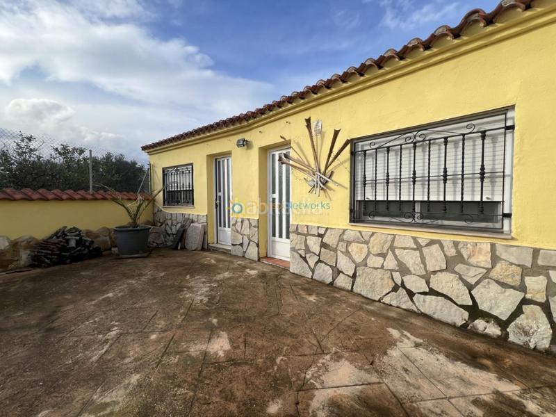 Foto c9bd3e73-b129-4b76-a9ef-eac17d56e1cb. Chalet avec cheminée piscine dans Olleria (l´)