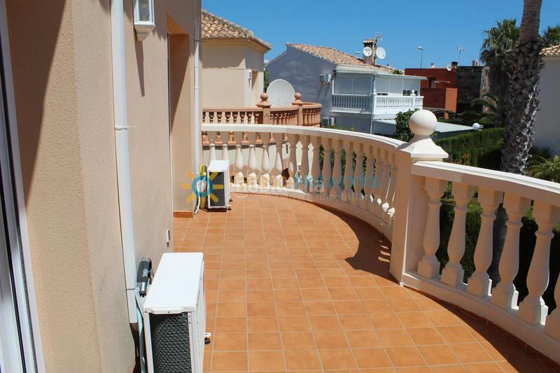 Foto 4a25c382-b089-4a35-b66e-daa54e3310ad. Lloguer xalet amb aparcament piscina a Oliva nova Oliva