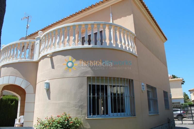 Foto a4d53e8f-35e6-4493-a0fc-bd60a15d6458. Location chalet avec parking piscine dans Oliva nova Oliva