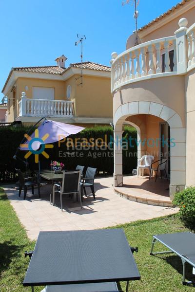 Foto 5424fd2d-f204-4ee3-8079-b22f1f929036. Rent chalet with parking pool in Oliva nova Oliva