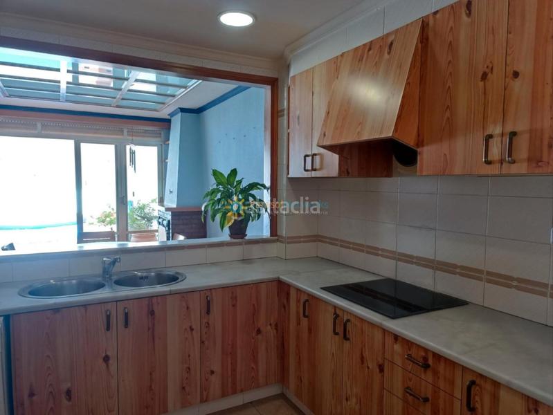 Foto 117a861c-83dd-446b-8ef0-023a3931292c. Casa aparellada amb xemeneia calefacció aparcament a Oliva