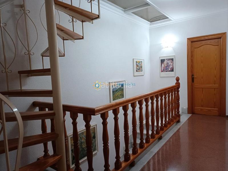 Foto 57b35979-c70c-49c3-b630-1f65b46df3a1. Casa aparellada amb xemeneia calefacció aparcament a Oliva