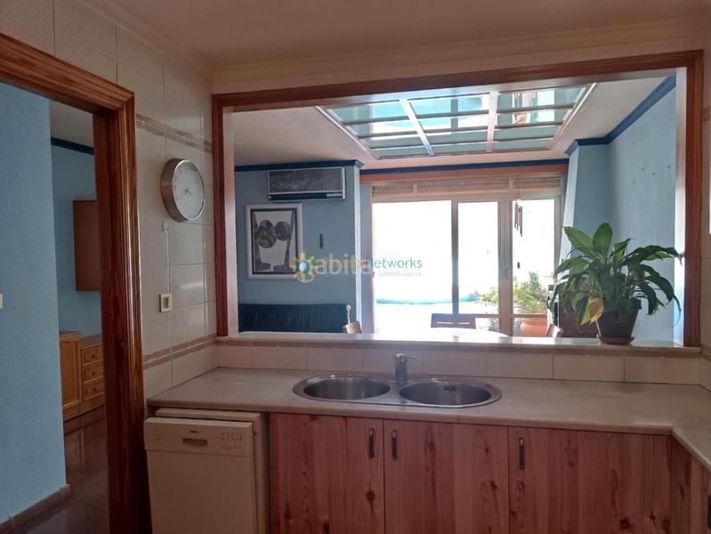 Foto f9cd7098-aa34-41c4-80dd-24994bb35ba9. Casa aparellada amb xemeneia calefacció aparcament a Oliva