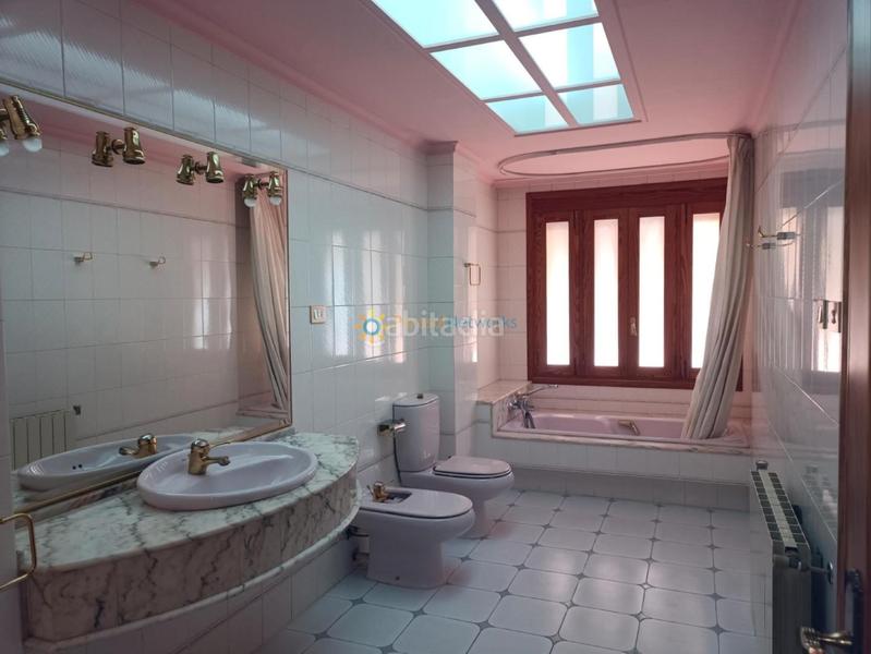 Foto 6360d04a-fd2b-4204-a3c9-5f099de8e1dc. Casa pareada en Oliva pueblo Oliva