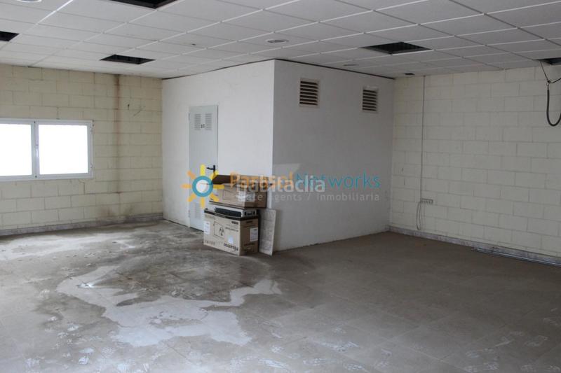Foto 5ac1d094-82f1-4729-9421-65dc85178d4d. Alquiler nave industrial en Oliva playa Oliva