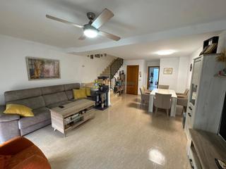 Casa adosada en Piles. Adosado de venta en piles