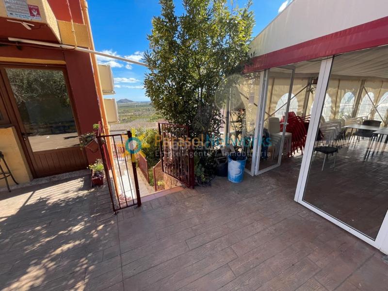 Foto 3a398133-44c7-43c9-a26a-7987410bfe81. Edificio negocio con vivienda en Ador