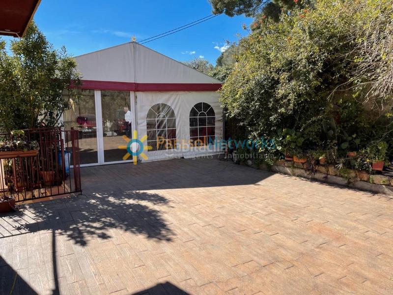 Foto 4f860c47-b0fa-4577-985c-542b9dda8540. Edificio negocio con vivienda en Ador