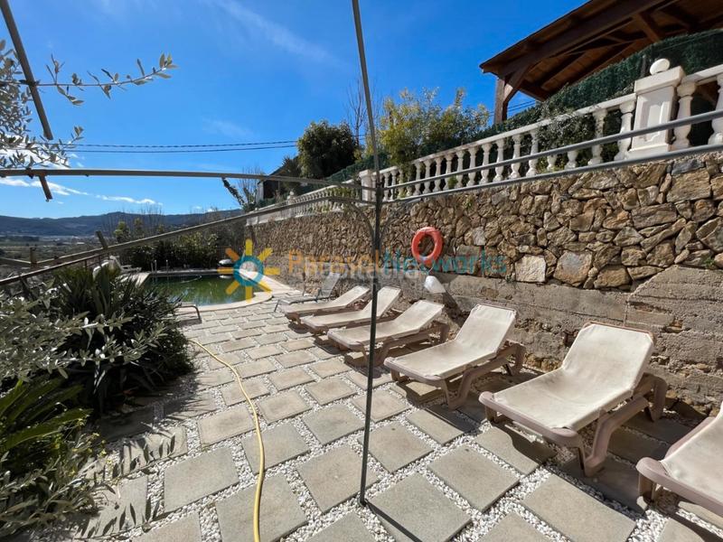 Foto 773454e8-0763-49f4-9319-802b86f782fc. Edificio negocio con vivienda en Ador