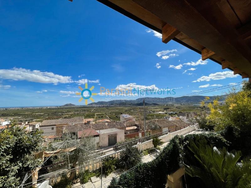 Foto db0f35f2-3067-43ed-b94c-b9e29ca1e1bc. Edificio negocio con vivienda en Ador