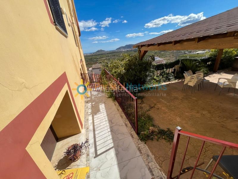 Foto ff6eb00a-dbea-479d-9c85-10b8372c0e30. Edificio negocio con vivienda en Ador