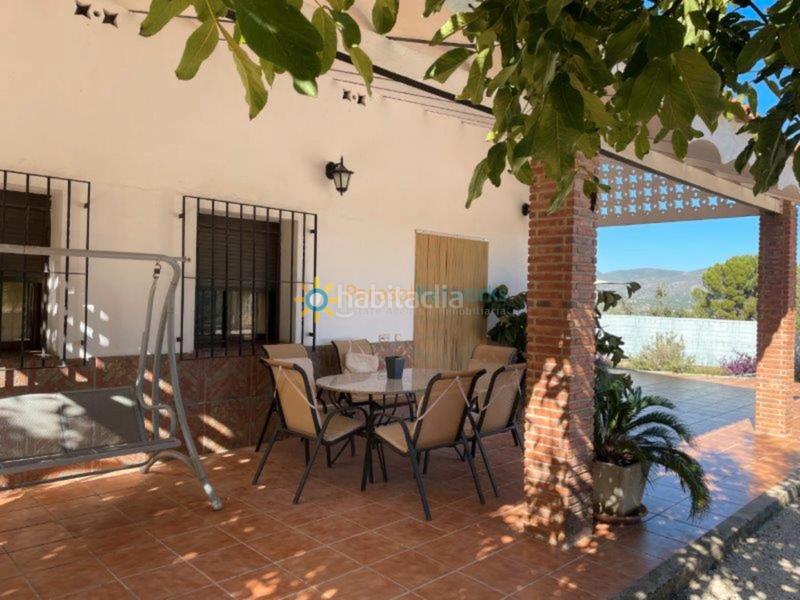 Foto 8d197c7e-6fbb-4c0a-b30d-91976d70a574. Chalet with fireplace parking in Sant Josep-Zona Hospital Ontinyent