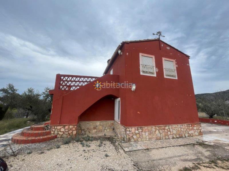 Foto b4bf1501-6b8b-41eb-bad7-23a75255831f. Chalet con camino in El Pilar Ontinyent