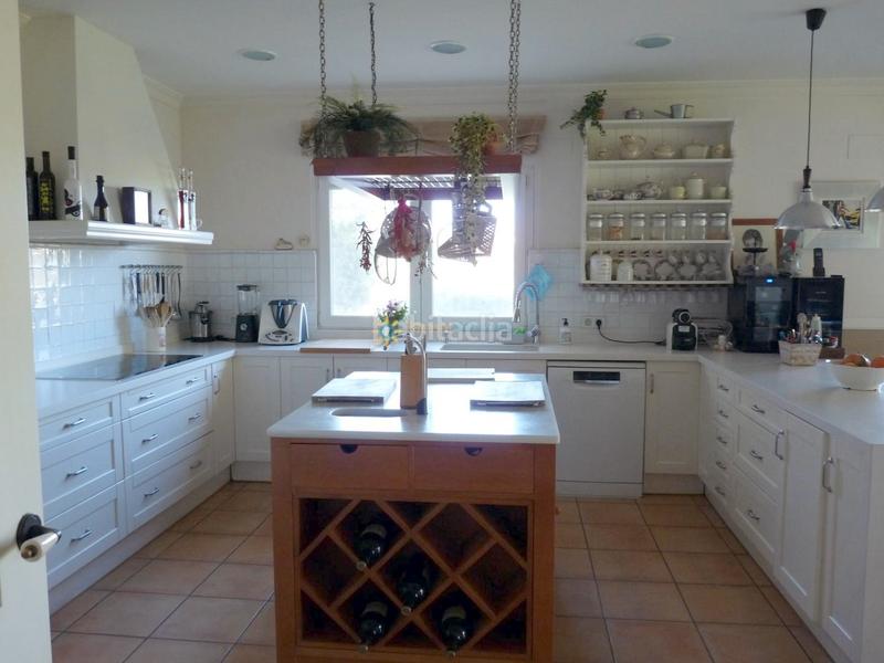 Foto e22feb6c-c625-4ee4-9cf1-f42881d31a52. Xalet amb xemeneia calefacció aparcament piscina a Gandia