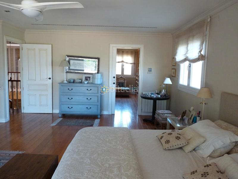 Foto fe7dd04a-0eda-4784-a67b-7ee96fa5865d. Xalet amb xemeneia calefacció aparcament piscina a Gandia