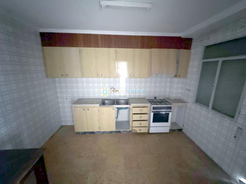 Foto 1dd1d688-cf6a-495c-8720-1517529c8844. Édifice dans Almoines