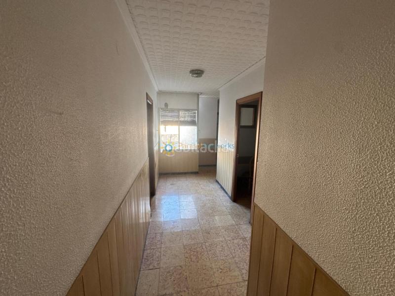 Foto 27fefd94-95b9-42b6-b009-370438e02d89. Édifice dans Almoines