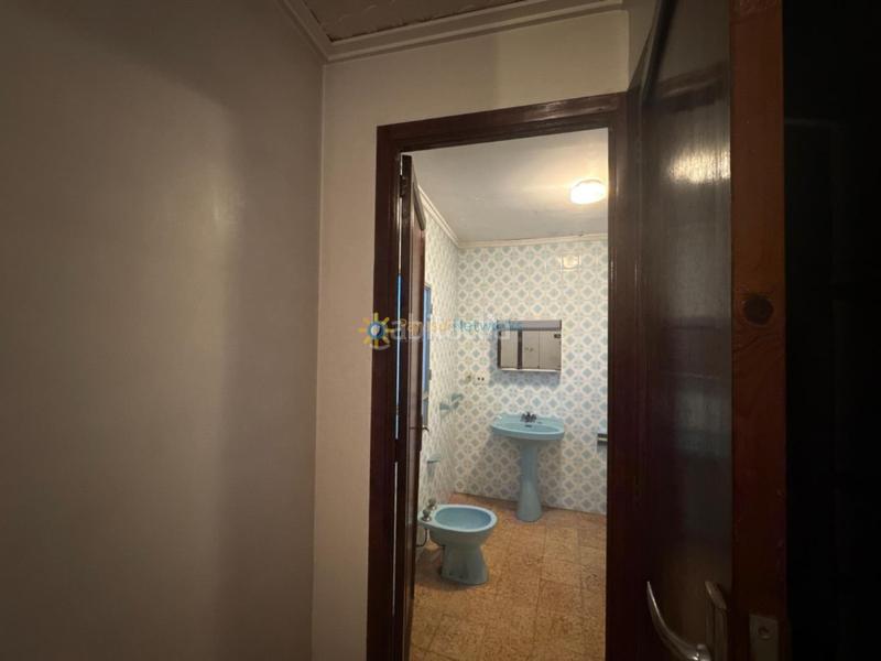 Foto 295de1bb-e33b-4dc9-bde2-c790a0cbab81. Édifice dans Almoines