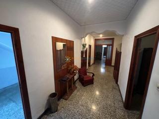 Edificio en Almoines. Casa funcional de venta en almoines