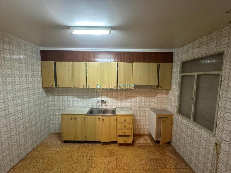 Foto 4d04f2cc-2f0b-4674-9ed7-61b2e9355753. Édifice dans Almoines