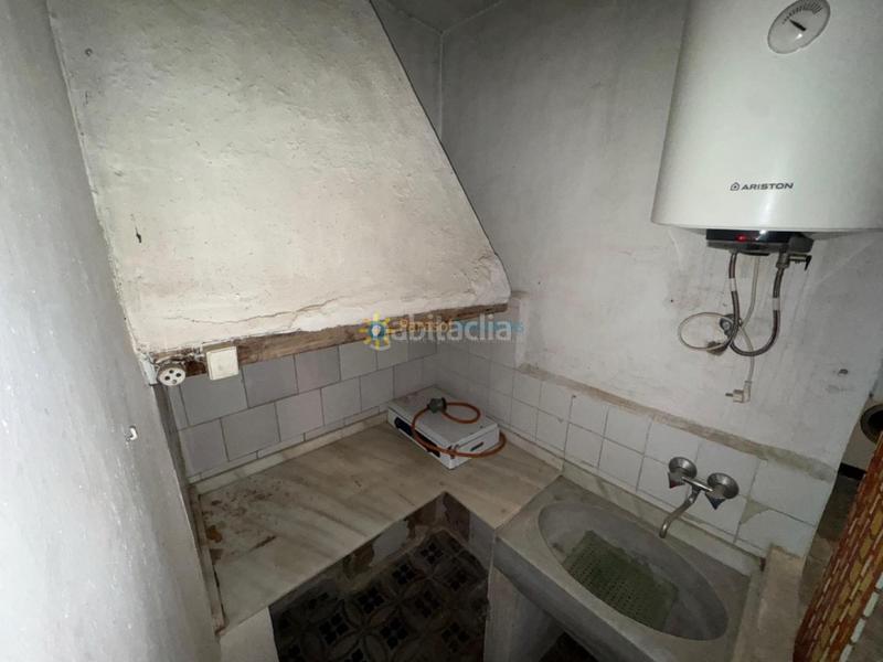 Foto 7bd898e0-7ad2-4a44-99ad-18db7af83d27. Édifice dans Almoines