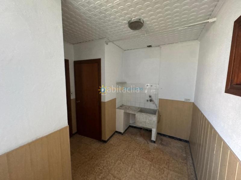 Foto b8172a89-3b95-4fca-9b85-e7cc09d2de23. Édifice dans Almoines